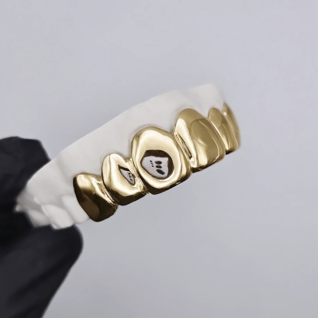 Custom 6 piece solid gold grillz set handcrafted in New Zealand